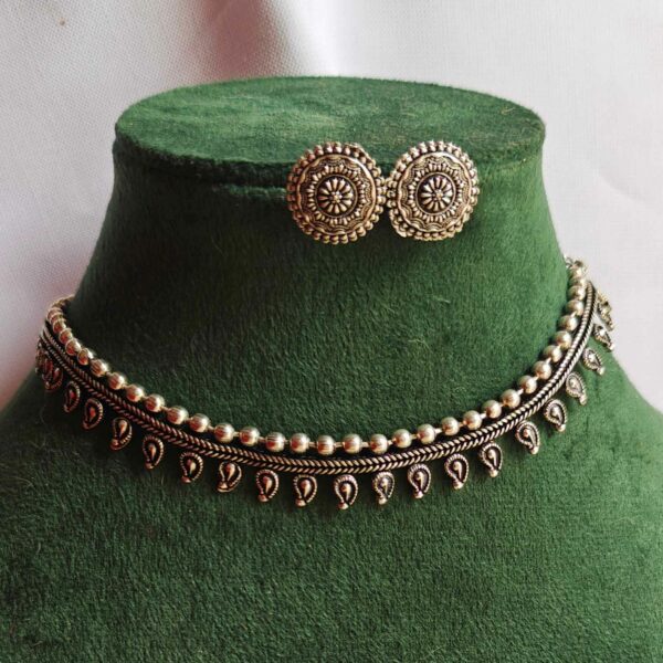 Umeed Silver neckpiece