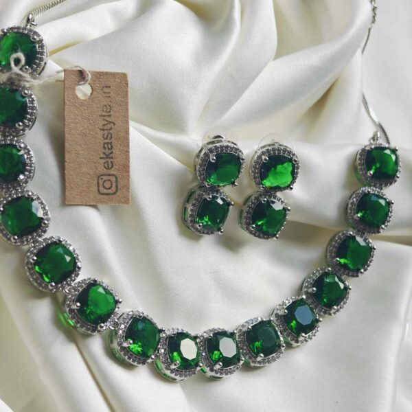 EMERALD PRIYA AD NECKSET