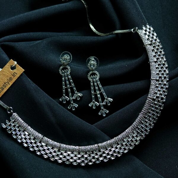 LAKSHITA AD NECKSET
