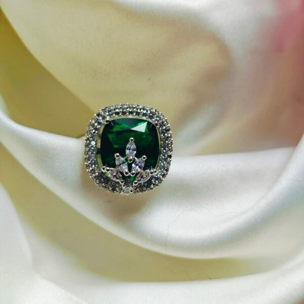 Emerald shey Ad ring (adjustable)
